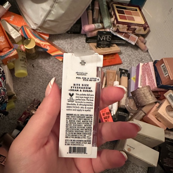 Eyeshadow - Picture 3 of 3